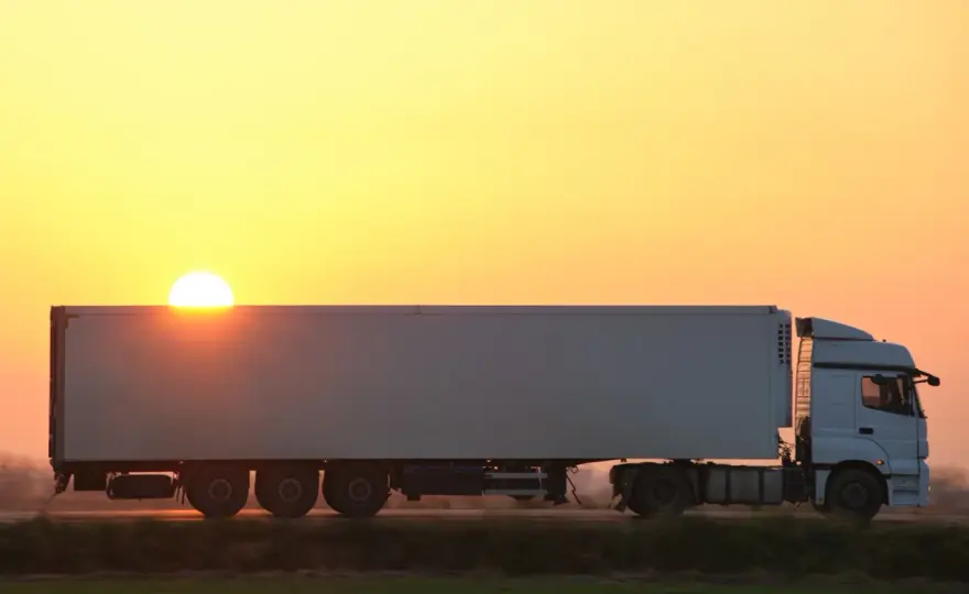 Naczepa BDE co to jest i jak zwiększa efektywność transportu?