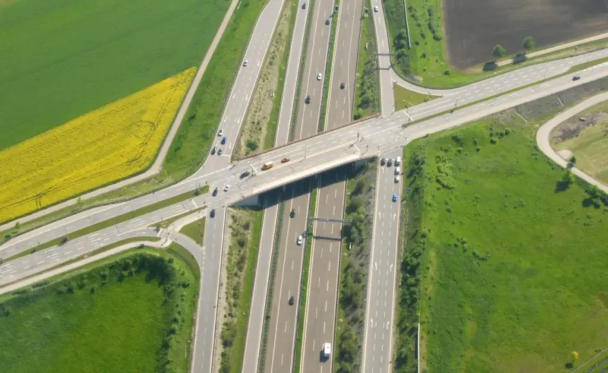 Autostrady w Niemczech płatne czy nie? Odkryj ukryte opłaty i wyjątki