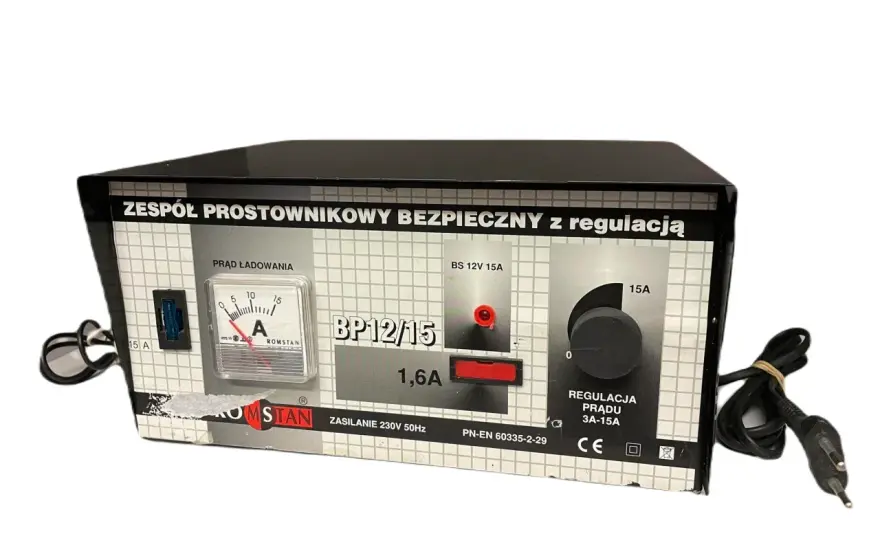 Jak ładować akumulator prostownikiem Romstan BP12V/15A bez błędów