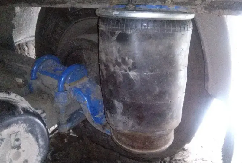 Ile kosztuje wymiana poduszki w naczepie? Sprawdź ceny i ukryte koszty