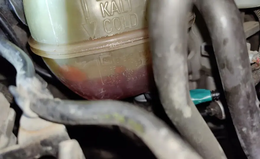 Ile płynu do chłodnicy Opel Vectra C? Uniknij kosztownych napraw!