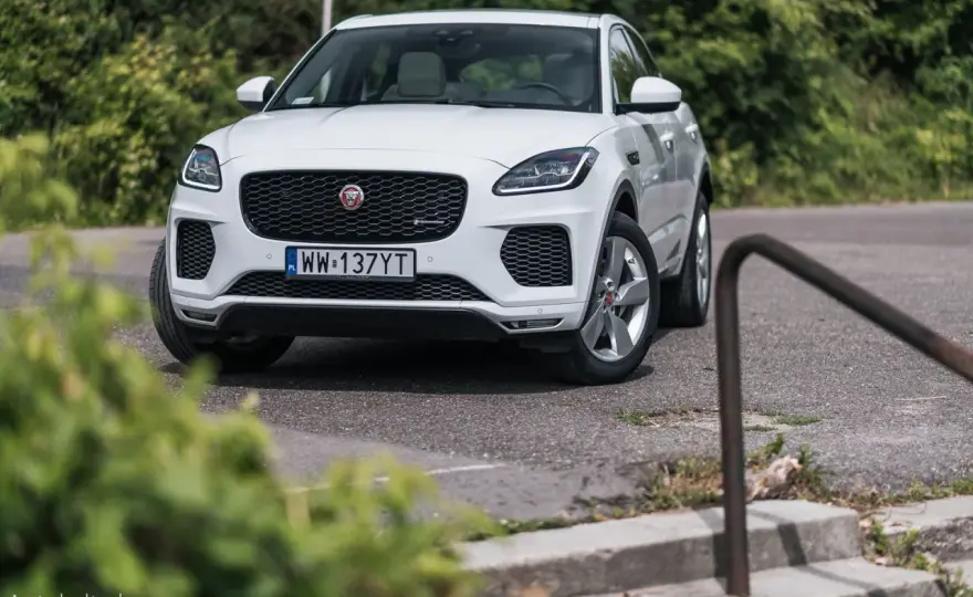 Jaguar E-Pace: Brytyjski styl vs. koszty. Czy to SUV dla Ciebie?