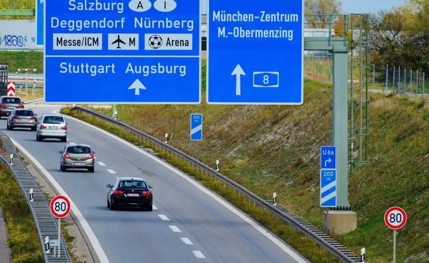 Autostrady w Niemczech bez limitu prędkości - Poznaj aktualne przepisy
