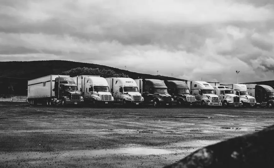 Ile długości ma tir z naczepą - Poznaj wymiary i limity zestawu