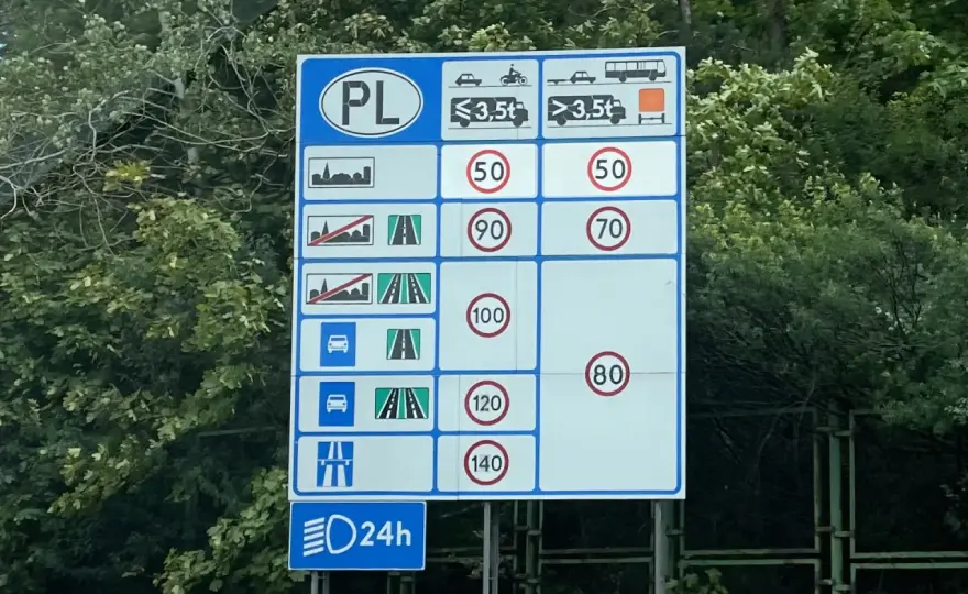 Ile można jechać busem po autostradzie - 140, 100 czy 80 km/h?