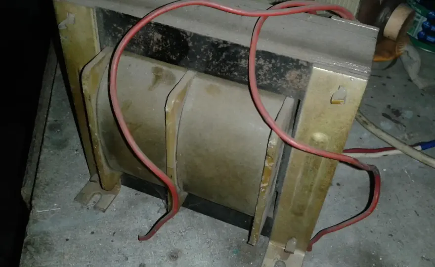 Jaki transformator do prostownika 12V? Wybierz mądrze, uniknij błędów