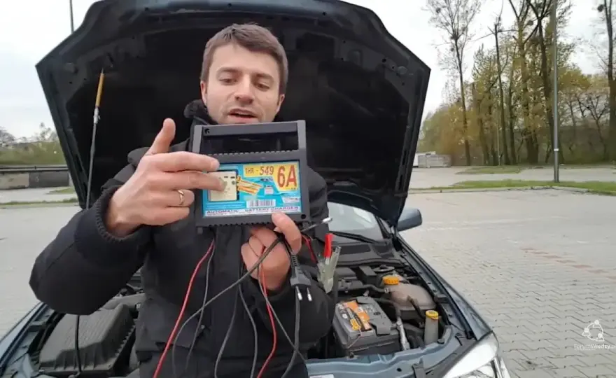 Jak szybko naładować akumulator bez prostownika i uniknąć problemów