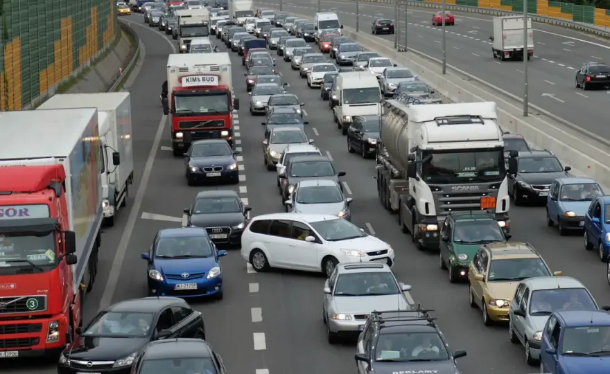 Jak sprawdzić korki na autostradzie A4 i uniknąć opóźnień w podróży