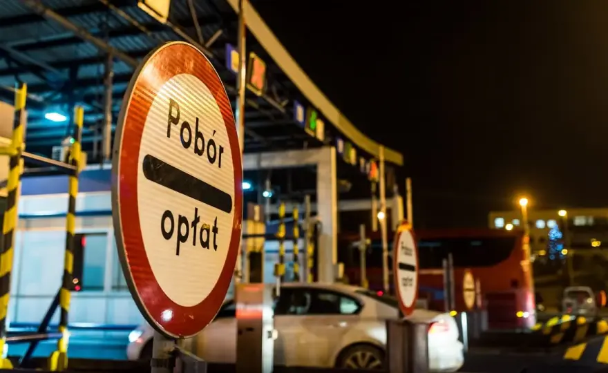 Jak płacić telefonem za autostradę i unikać kolejek na bramkach