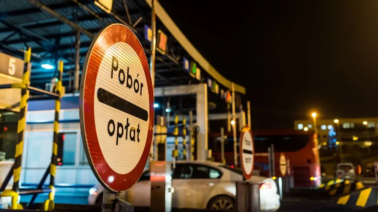 Jak płacić telefonem za autostradę i unikać kolejek na bramkach