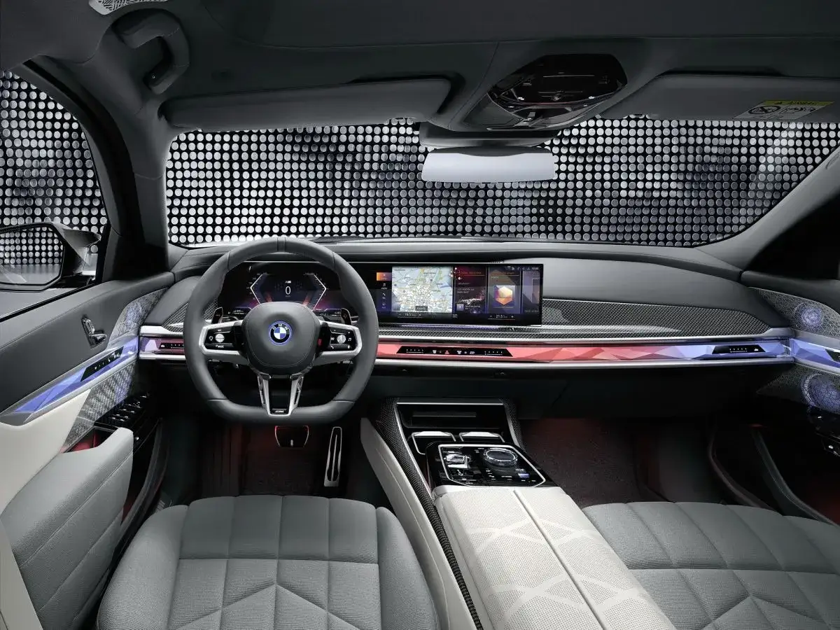 Nowe BMW Serii 7 G70 salon