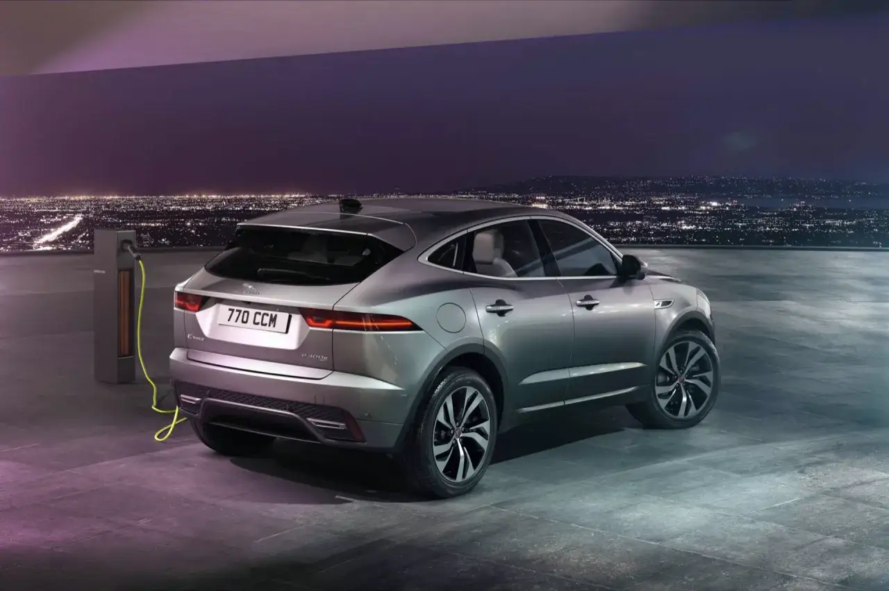 Jaguar E-Pace silniki MHEV P300e