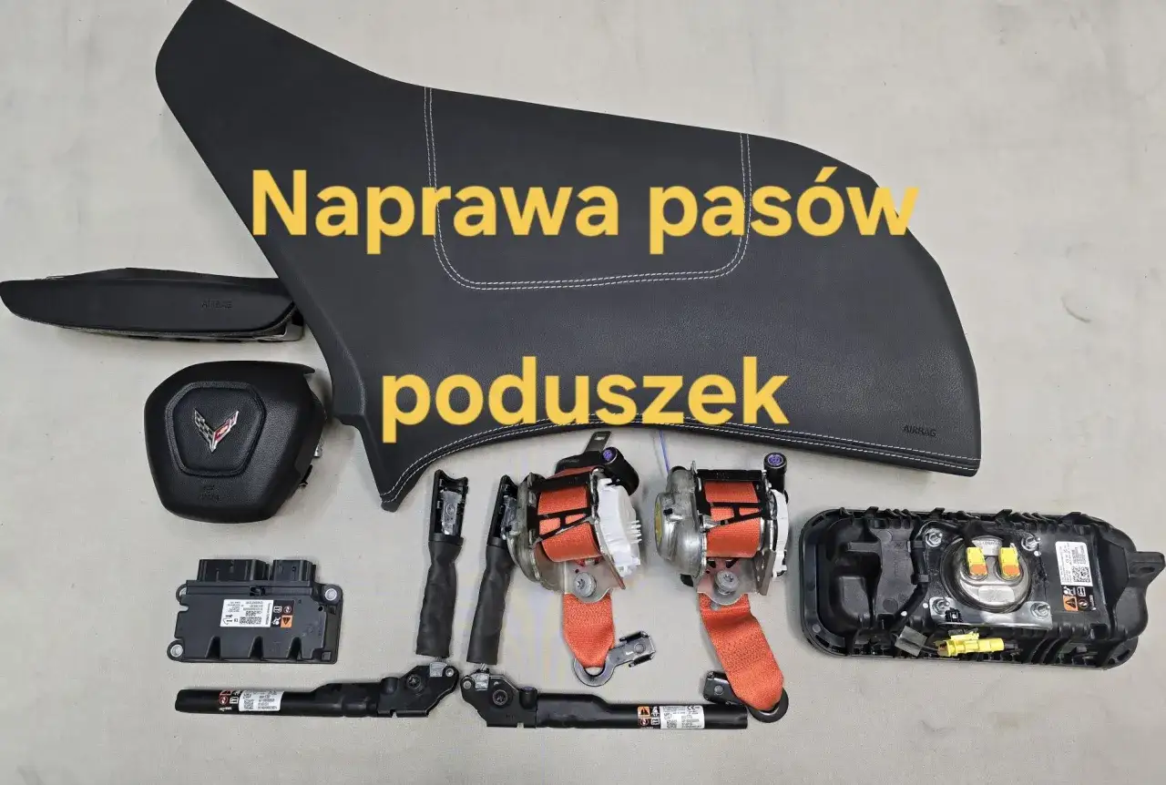 Naprawa pasów bezpieczeństwa po wypadku: poduszki powietrzne, moduły i pasy z pomarańczowymi taśmami.
