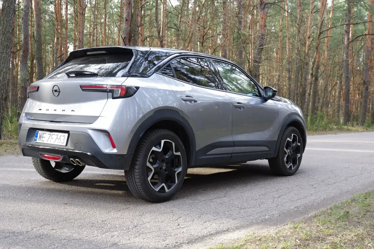 Porównanie Opel Mokka A i B