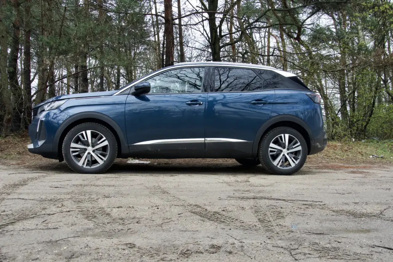 Peugeot 3008 hybryda plug-in elektryk porównanie cen