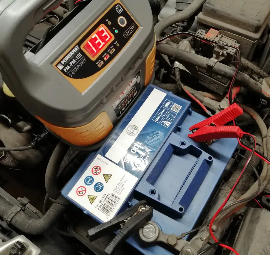 Zdjęcie Jak bezpiecznie podłączyć prostownik do Mondeo MK4 - krok po kroku