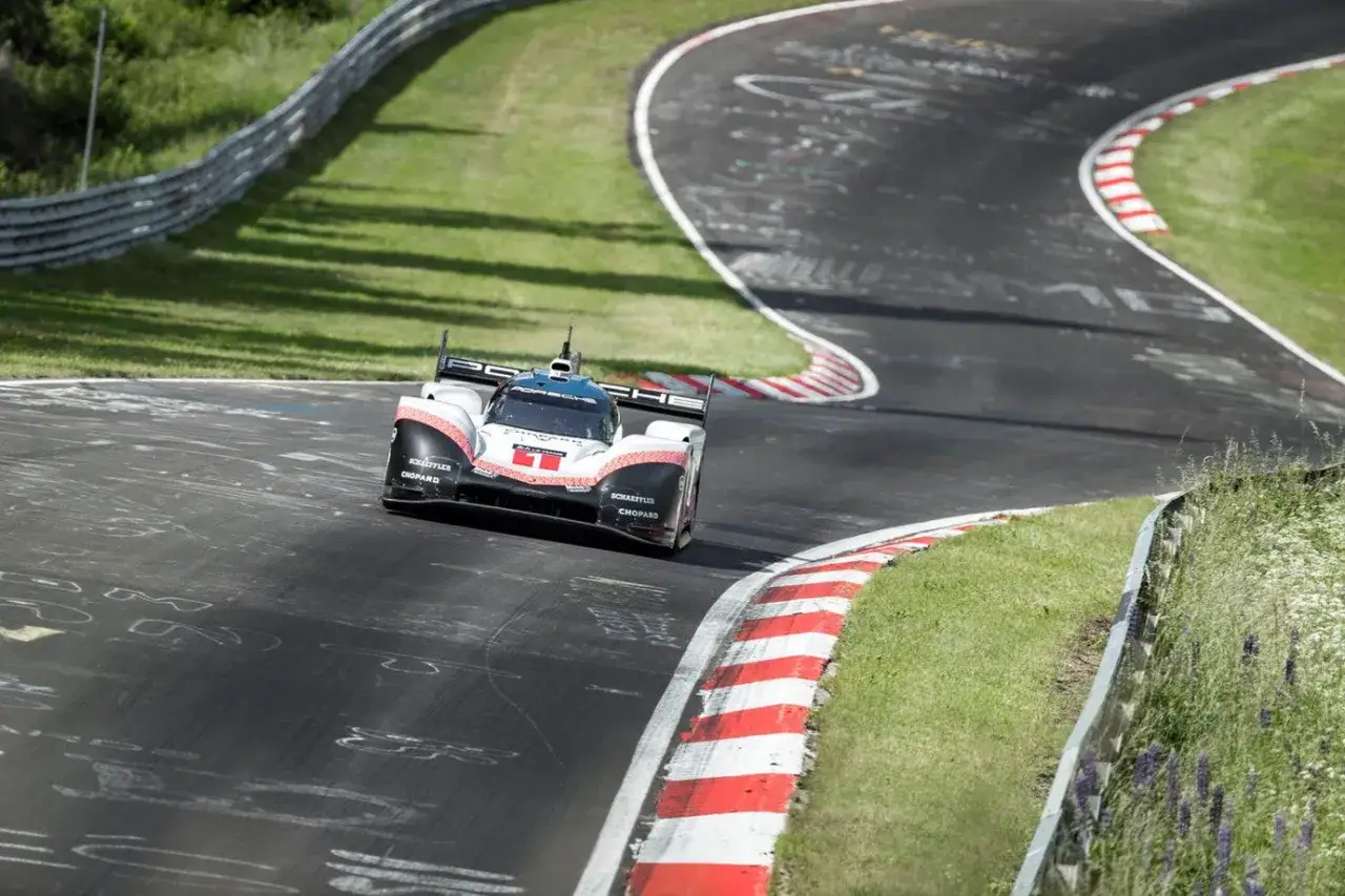 Zdjęcie Porsche 919 Hybrid: Le Mans, rekord Nürburgring i rewolucja