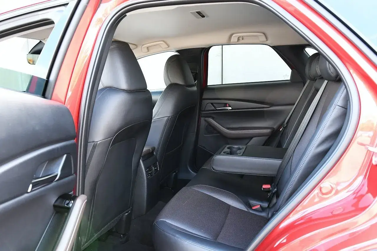 Wnętrze Mazda CX-30 przestronność