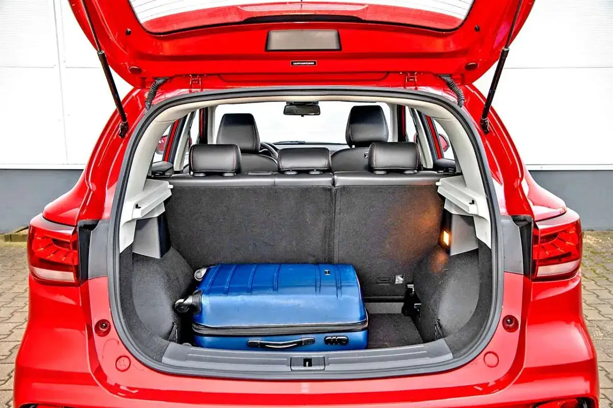 MG ZS wnętrze bagażnik