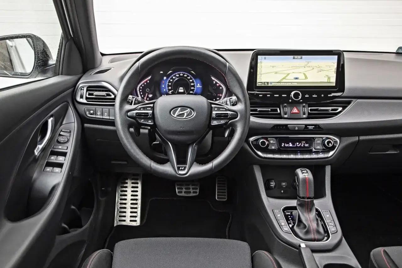Hyundai i30 Pure wyposażenie wnętrza
