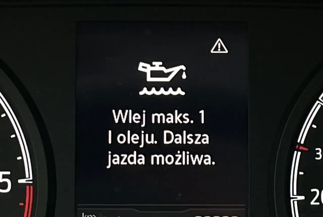 żółta kontrolka oleju z falą na desce rozdzielczej