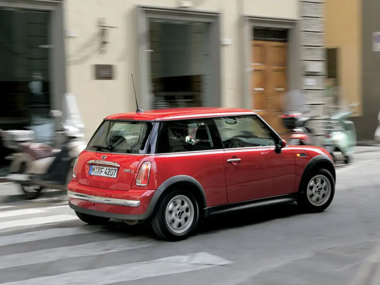 Mini Cooper R50 na ulicy