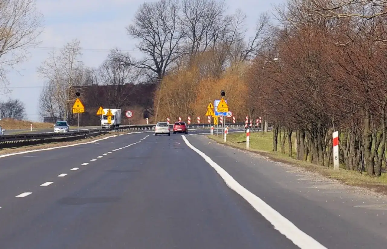 Zdjęcie Słupki na autostradzie co ile – kluczowe informacje o ich rozmieszczeniu