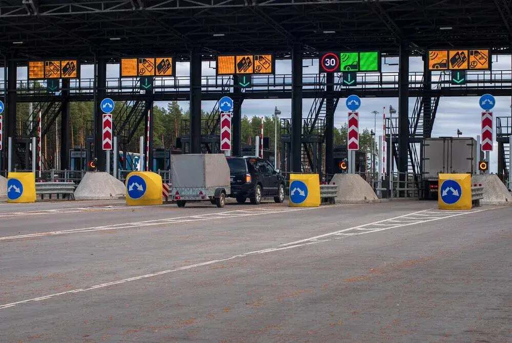 Zdjęcie Jak płacić telefonem za autostradę i unikać kolejek na bramkach