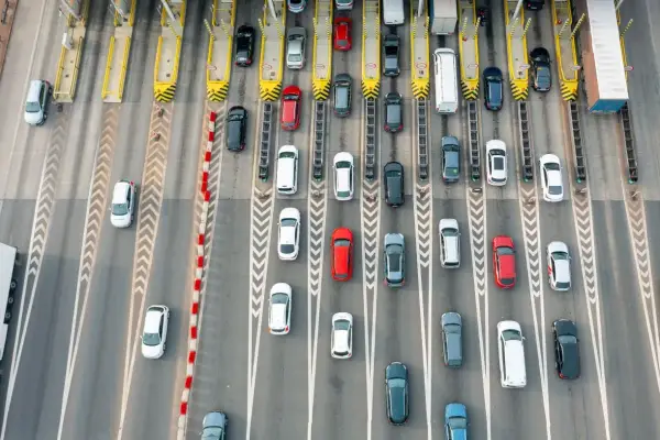 Korki na autostradzie. Zastanawiasz się, jak kupić etoll online? To proste, wystarczy kilka kliknięć.